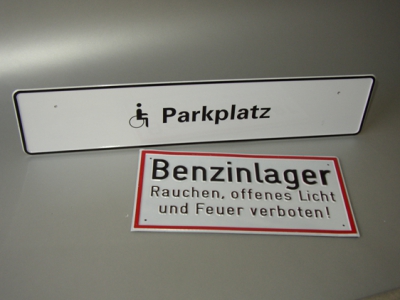 Parkplatzschilder; Hinweisschilder